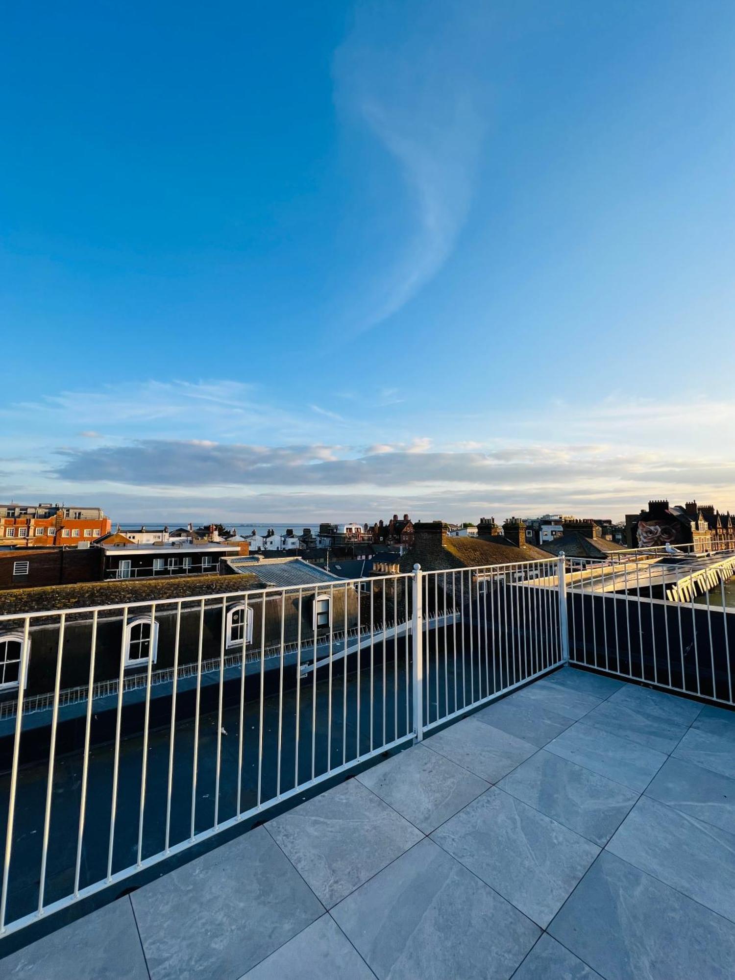 Stunning New Penthouse Apartment เซาเทนด์ ออน ซี ภายนอก รูปภาพ